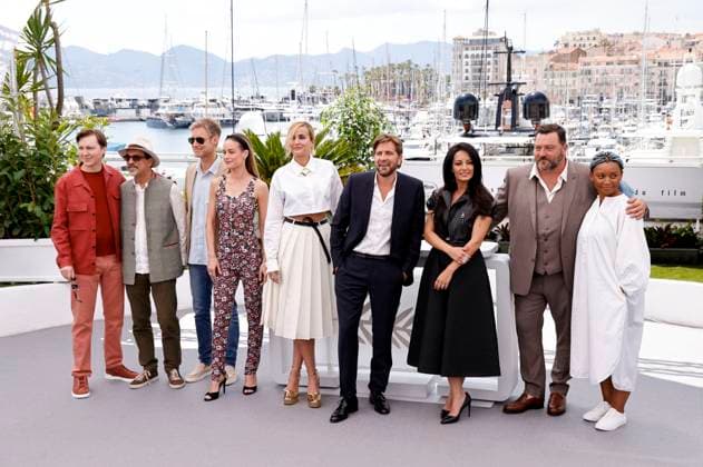 Paul Dano, Atiq Rahimi, Damian Szifron, Brie Larson, Julia Ducournau, Ruben Östlund, Maryam Touzani, Denis Menochet und Rungano Nyoni beim Photocall der internationalen Jury auf dem Festival de Cannes 2023 76. Internationale Filmfestspiele von Cannes im Palais des Festivals. Cannes, 16.05.2023