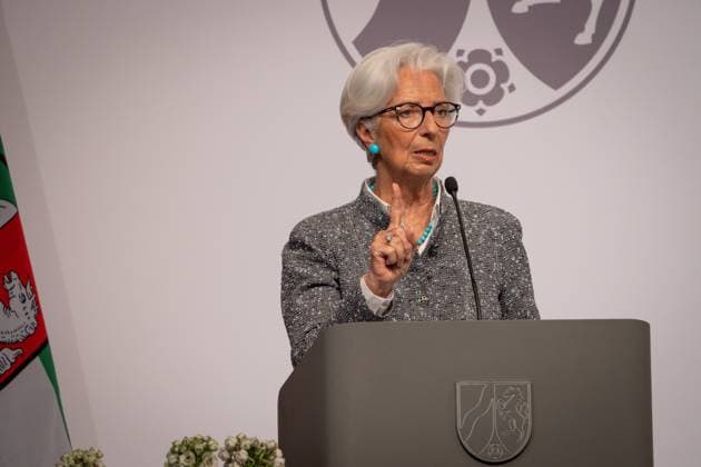 Verleihung des Staatspreis 2023 des Landes Nordrhein-Westfalen an die Bundeskanzlerin a.D. Aktuell, 16.05.2023, Koeln, Christine Lagarde, Praesidentin der Europaeischen Zentralbank auf der Buehne bei ihrer Laudatio bei den Feierleichkeiten zur Verleihung des Staatspreis 2023 des Landes Nordrhein-Westfalen an die Bundeskanzlerin a.D. in der Flora in Koeln Koeln Nordrhein-Westfalen Deutschland