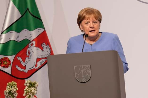Verleihung Staatspreis NRW an Angela Merkel Bundeskanzlerin a.D. Dr. Angela Merkel bei Ihre Dankesrede auf der Buehne nach der Verleihung des Staatspreis 2023 des Landes Nordrhein-Westfalen in der Flora in Koeln, 16.05.2023, Koeln, Koeln Nordrhein-Westfalen