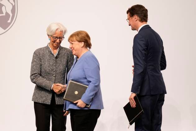 Verleihung Staatspreis NRW an Angela Merkel Ministerpraesident das Landes Nordrhein-Westfalen Hendrik Wuest verleiht Angela Merkel Bundeskanzlerin a.D. den S Staatspreis 2023 des Landes Nordrhein-Westfalen in der Flora in Koeln ,16.05.2023, Koeln, Koeln Nordrhein-Westfalen