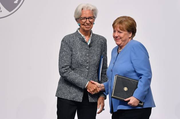 Verleihung des Staatspreises des Landes NRW an Bundeskanzlerin a. D. Dr. Angela Merkel am 16.05.2023 in der Flora in Köln Christine Lagarde ( Präsidentin der Europäischen Zentralbank ) - Bundeskanzlerin a. D. Dr. Angela Merkel