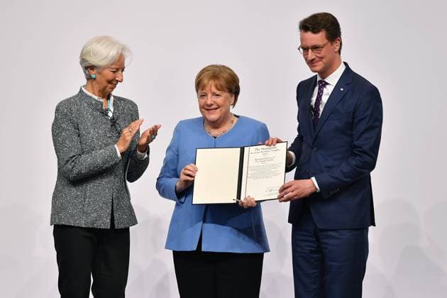 Verleihung des Staatspreises des Landes NRW an Bundeskanzlerin a. D. Dr. Angela Merkel am 16.05.2023 in der Flora in Köln Christine Lagarde ( Präsidentin der Europäischen Zentralbank ) - Bundeskanzlerin a. D. Dr. Angela Merkel - Hendrik Wüst ( Ministerpräsident NRW )