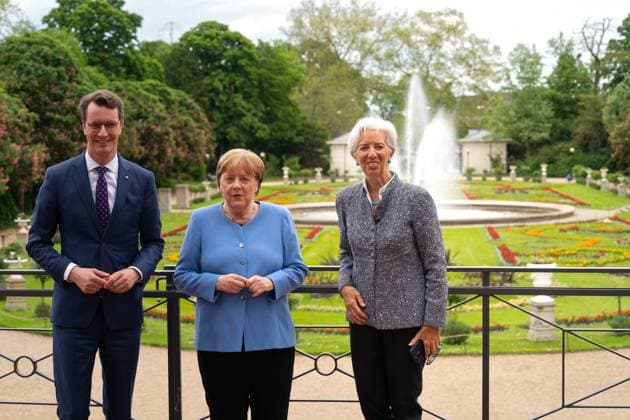 Verleihung des Staatspreis 2023 des Landes Nordrhein-Westfalen an die Bundeskanzlerin a.D. Aktuell, 16.05.2023, Koeln, Ministerpraesident das Landes Nordrhein-Westfalen Hendrik Wuest gemeinsam mit Bundeskanzlerin a.D. Dr. Angela Merkel und Christine Lagarde, Praesidentin der Europaeischen Zentralbank auf der Terasse im Aussenbereich der Flora in Koeln dem Veranstaltungsort des Staatspreis NRW 2023 Koeln Nordrhein-Westfalen Deutschland