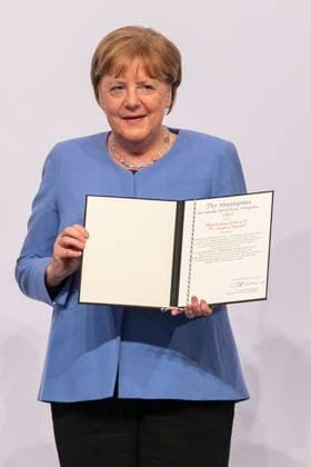 Dr. Angela Merkel (Bundeskanzlerin a.D.), Koeln, Verleihung des Staatspreises des Landes Nordrhein-Westfalen an Bundeskanzlerin a.D. Dr. Angela Merkel, 16.05.2023, Flora Koeln.
