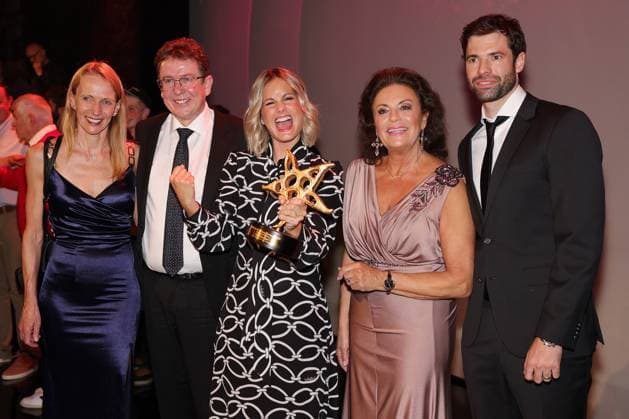 47. Prix Walo 2023 Therese und Albert Rösti, Fabienne Gyr, Monika Kaelin und Mario Gyr (v.l.n.r.). Verleihung des 47. Prix Walo für die Jahre 2020-2022 am 14.05.2023 in den SRF Fernsehstudios Zürich, Schweiz.