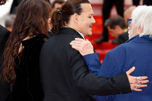 Maiwenn, Johnny Depp und Pierre Richard bei der Opening Ceremony mit der Premiere des Kinofilms Jeanne du Barry auf dem Festival de Cannes 2023 76. Internationale Filmfestspiele von Cannes im Palais des Festivals. Cannes, 16.05.2023