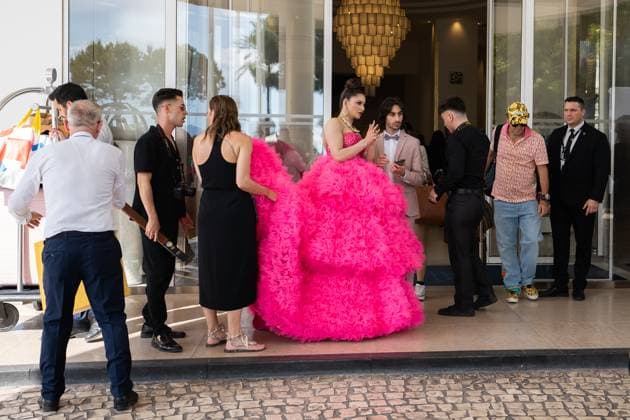 76e Festival International du Film de Cannes. Sortie du Martinez pour les marches. 76th International cannes Film Festival. Celebrities leaving Martinez Hotel for red carpet 291932 2023-05-16 Cannes France  Copyright: xEstellexCarlierx xStarfacex STAR_291932_033