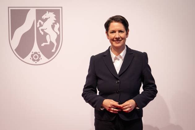 Verleihung des Staatspreis 2023 des Landes Nordrhein-Westfalen an die Bundeskanzlerin a.D. Aktuell, 16.05.2023, Koeln, Ministerin fuer Landwirtschaft und Verbraucherschutz von Nordrhein Westfalen Silke Gorissen im Portait auf dem Roten Teppich zur Verleihung des Staatspreis 2023 des Landes Nordrhein-Westfalen an die Bundeskanzlerin a.D. in der Flora in Koeln Koeln Nordrhein-Westfalen Deutschland
