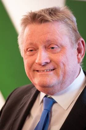 Verleihung des Staatspreis 2023 des Landes Nordrhein-Westfalen an die Bundeskanzlerin a.D. Aktuell, 16.05.2023, Koeln, Hermann Groehe auf dem Roten Teppich zur Verleihung des Staatspreis 2023 des Landes Nordrhein-Westfalen an die Bundeskanzlerin a.D. in der Flora in Koeln Koeln Nordrhein-Westfalen Deutschland