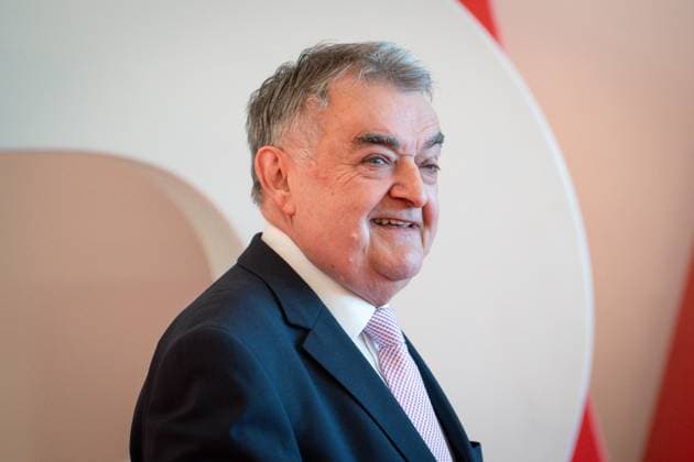 Verleihung des Staatspreis 2023 des Landes Nordrhein-Westfalen an die Bundeskanzlerin a.D. Aktuell, 16.05.2023, Koeln, Minister des Inneren von Nordrhein-Westfalen (Innenminister) Herbert Reul auf dem Roten Teppich zur Verleihung des Staatspreis 2023 des Landes Nordrhein-Westfalen an die Bundeskanzlerin a.D. in der Flora in Koeln Koeln Nordrhein-Westfalen Deutschland