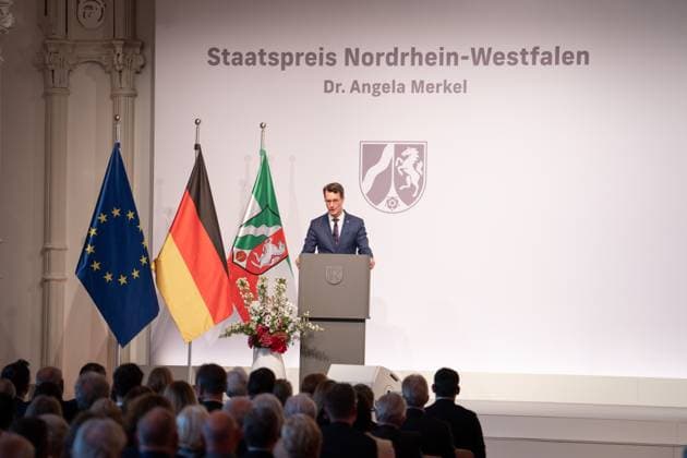 Verleihung des Staatspreis 2023 des Landes Nordrhein-Westfalen an die Bundeskanzlerin a.D. Aktuell, 16.05.2023, Koeln, Ministerpraesident das Landes Nordrhein-Westfalen Hendrik Wuest bei seiner Rede zu den Feierlichkeiten zur Verleihung des Staatspreis 2023 des Landes Nordrhein-Westfalen an die Bundeskanzlerin a.D. in der Flora in Koeln Koeln Nordrhein-Westfalen Deutschland