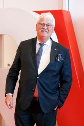 Politiker Elmar Brok (CDU) bei der Verleihung des Staatspreises des Landes NRW an Bundeskanzlerin a. D. Dr. Angela Merkel in der Flora. Köln, 16.05.2023 NRW Deutschland Copyright: xChristophxHardtx