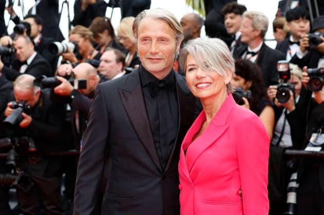 Mads Mikkelsen mit Ehefrau Hanne Jacobsen bei der Opening Ceremony mit der Premiere des Kinofilms Jeanne du Barry auf dem Festival de Cannes 2023 76. Internationale Filmfestspiele von Cannes im Palais des Festivals. Cannes, 16.05.2023