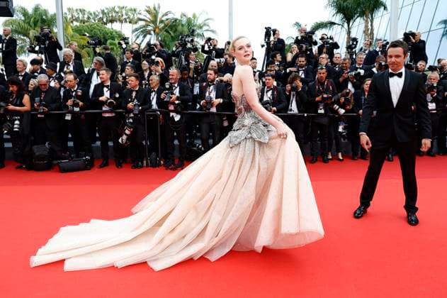 Elle Fanning bei der Opening Ceremony mit der Premiere des Kinofilms Jeanne du Barry auf dem Festival de Cannes 2023 76. Internationale Filmfestspiele von Cannes im Palais des Festivals. Cannes, 16.05.2023