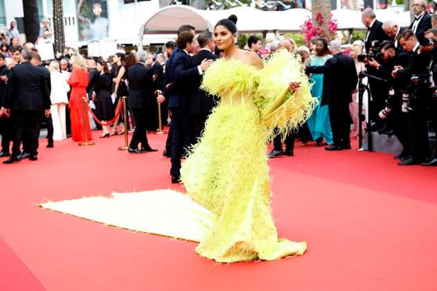 Farhana Bodi bei der Opening Ceremony mit der Premiere des Kinofilms Jeanne du Barry auf dem Festival de Cannes 2023 76. Internationale Filmfestspiele von Cannes im Palais des Festivals. Cannes, 16.05.2023