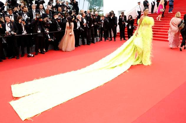 Farhana Bodi bei der Opening Ceremony mit der Premiere des Kinofilms Jeanne du Barry auf dem Festival de Cannes 2023 76. Internationale Filmfestspiele von Cannes im Palais des Festivals. Cannes, 16.05.2023
