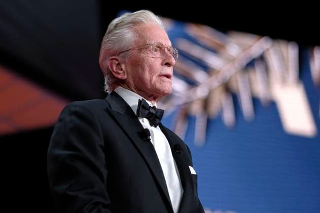 Michael Douglas bei der Opening Ceremony mit der Verleihung der Goldenen Palme für das Lebenswerk an Michael Douglas auf dem Festival de Cannes 2023 76. Internationale Filmfestspiele von Cannes im Palais des Festivals. Cannes, 16.05.2023