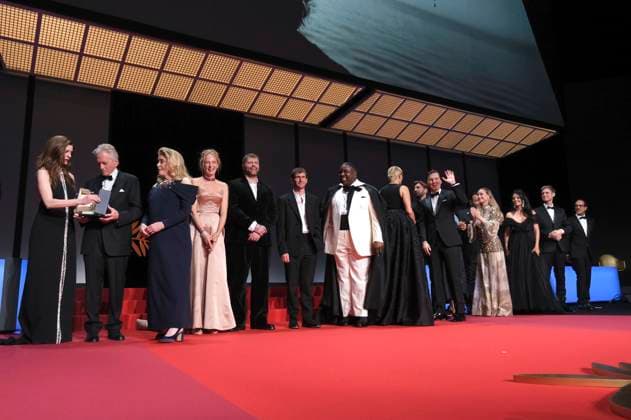 Chiara Mastroianni, Michael Douglas, Catherine Deneuve, Uma Thurman Gast, Gast, Jacob Lusk, Julia Ducournau, Paul Dano, Ruben Östlund, Rungano Nyoni, Brie Larson, Denis Menochet, Maryam Touzani und Damian Szifron bei der Opening Ceremony mit der Verleihung der Goldenen Palme für das Lebenswerk an Michael Douglas auf dem Festival de Cannes 2023 76. Internationale Filmfestspiele von Cannes im Palais des Festivals. Cannes, 16.05.2023