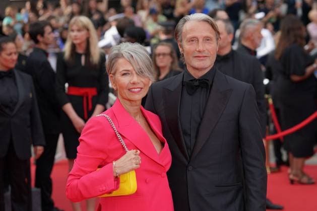 Mads Mikkelsen - Hanne Jacobsen CELEBRITES : 76 eme festival de Cannes - Red Carpet du film Jeanne du Barry - CÃ rÃ monie d™ouverture - Cannes - 16 05 2023 NorbertScanella Panoramic 