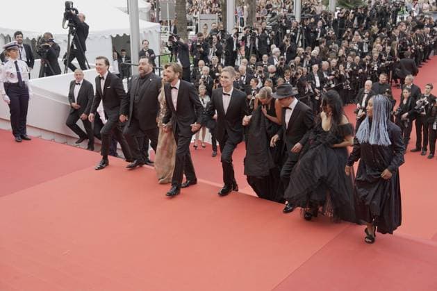 76e Festival International du Film de Cannes. Montee des marches d ouverture. Vue du haut des marches. 76th International Cannes Film festival. Opening Red carpet with Jeanne du Bary movie presentation. Niew from the red carpet top 291940 2023-05-16 Larson, Brie; Touzani, Maryam; Nyoni, Rungano; Ducournau, Julia; Ostlund, Ruben; MÃ nochet, Denis; Dano, Paul; Szifron, Damian; Rahimi, Atiq  Copyright: xSergexArnalx xStarfacex STAR_291940_061