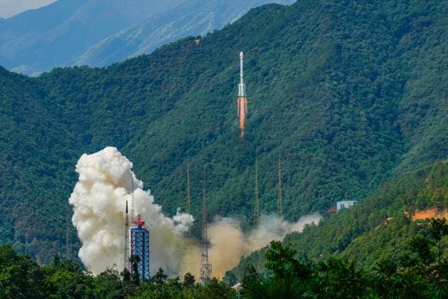 News Themen der Woche KW20 News Bilder des Tages XICHANG, CHINA - MAY 17: A Long March 3B carrier rocket carrying a new Beidou navigation satellite blasts off from the Xichang Satellite Launch Center on May 17, 2023 in Xichang, Liangshan Yi Autonomous Prefecture, Sichuan Province of China. It is the 56th satellite of the Beidou Navigation Satellite System (BDS) satellite family.  Copyright: xVCGx 111436939066