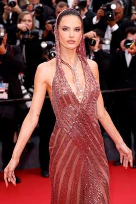 Alessandra Ambrosio bei der Opening Ceremony mit der Premiere des Kinofilms Jeanne du Barry auf dem Festival de Cannes 2023 76. Internationale Filmfestspiele von Cannes im Palais des Festivals. Cannes, 16.05.2023