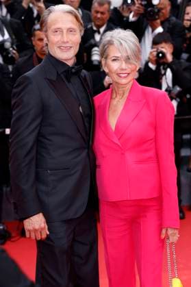 Mads Mikkelsen mit Ehefrau Hanne Jacobsen bei der Opening Ceremony mit der Premiere des Kinofilms Jeanne du Barry auf dem Festival de Cannes 2023 76. Internationale Filmfestspiele von Cannes im Palais des Festivals. Cannes, 16.05.2023