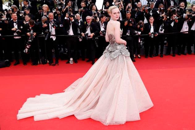 Elle Fanning bei der Opening Ceremony mit der Premiere des Kinofilms Jeanne du Barry auf dem Festival de Cannes 2023 76. Internationale Filmfestspiele von Cannes im Palais des Festivals. Cannes, 16.05.2023