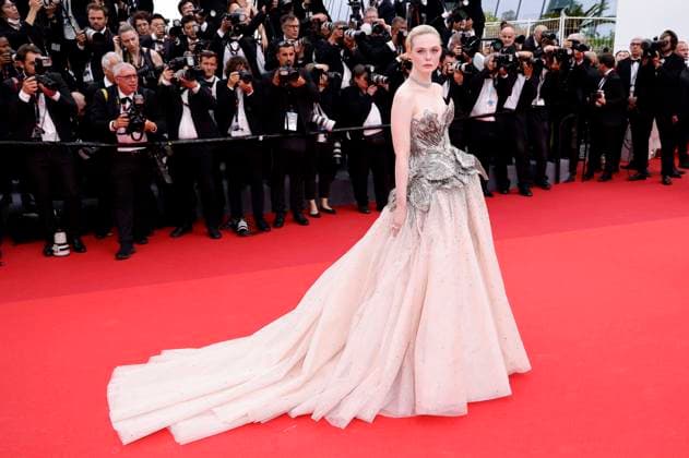 Elle Fanning bei der Opening Ceremony mit der Premiere des Kinofilms Jeanne du Barry auf dem Festival de Cannes 2023 76. Internationale Filmfestspiele von Cannes im Palais des Festivals. Cannes, 16.05.2023 *** Elle Fanning at the Opening Ceremony with the premiere of the feature film Jeanne du Barry at the Festival de Cannes 2023 76 Cannes International Film Festival at the Palais des Festivals Cannes, 16 05 2023. Foto:xS.xGabschx xFuturexImage