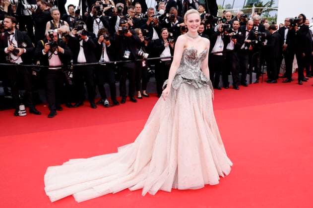 Elle Fanning bei der Opening Ceremony mit der Premiere des Kinofilms Jeanne du Barry auf dem Festival de Cannes 2023 76. Internationale Filmfestspiele von Cannes im Palais des Festivals. Cannes, 16.05.2023