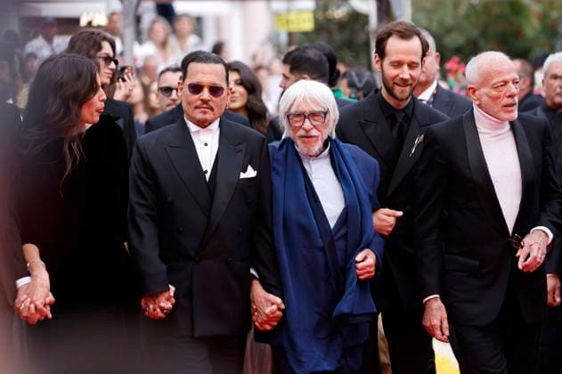 Maiwenn, Johnny Depp, Pierre Richard, Benjamin Lavernhe und Pascal Greggory bei der Opening Ceremony mit der Premiere des Kinofilms Jeanne du Barry auf dem Festival de Cannes 2023 76. Internationale Filmfestspiele von Cannes im Palais des Festivals. Cannes, 16.05.2023