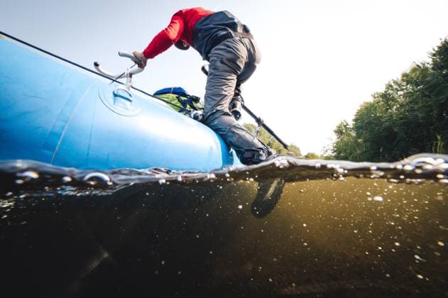 Man climbing out of water onto drift boat Colebrook, New Hampshire, United States CR_BRDO230211C-1125376-01 ,model released, Symbolfoto