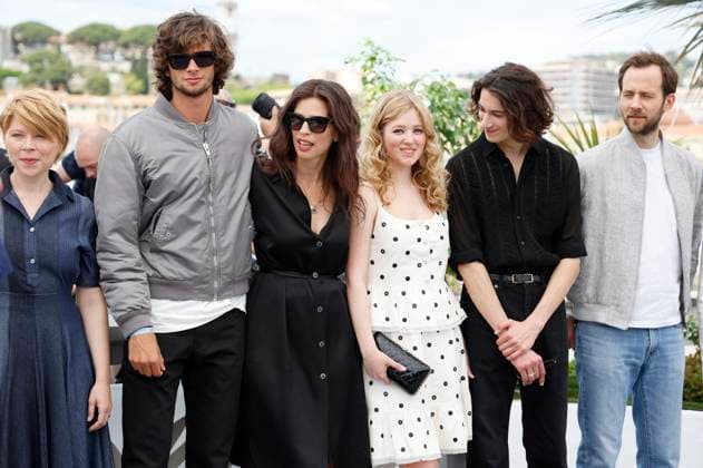 India Hair, Diego Le Fur, Maiwenn, Pauline Pollmann, Thibault Bonenfant und Benjamin Lavernhe beim Photocall zum Kinofilm Jeanne du Barry auf dem Festival de Cannes 2023 76. Internationale Filmfestspiele von Cannes am Palais des Festivals. Cannes, 17.,05.2023