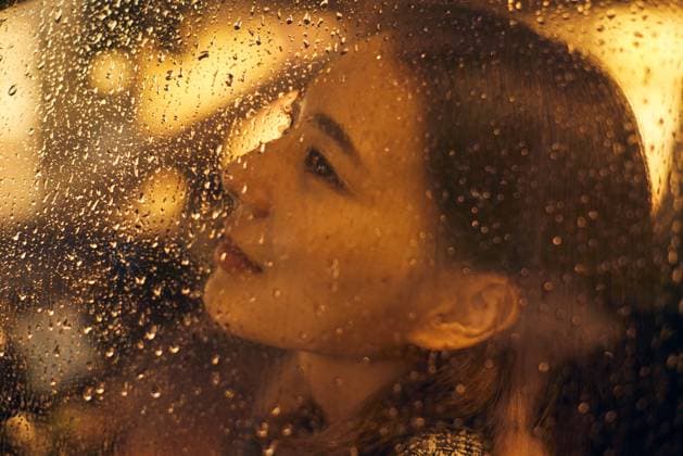 IMAGO Creative: Herbst, Lichtimpressionen Japanese woman in the rain AFLO209533332  , 209533332.jpg, ,model released, Symbolfoto
