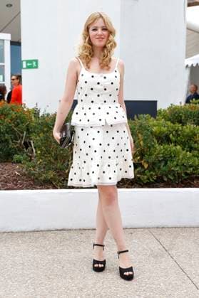 Pauline Pollmann beim Photocall zum Kinofilm Jeanne du Barry auf dem Festival de Cannes 2023 76. Internationale Filmfestspiele von Cannes am Palais des Festivals. Cannes, 17.,05.2023