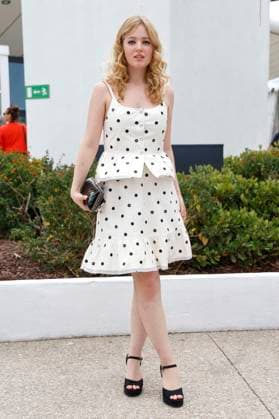 Pauline Pollmann beim Photocall zum Kinofilm Jeanne du Barry auf dem Festival de Cannes 2023 76. Internationale Filmfestspiele von Cannes am Palais des Festivals. Cannes, 17.,05.2023
