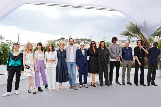 Laura Le Velly, Pauline Pollmann, Suzane De Baecque, Capucine Valmary, India Hair, Benjamin Lavernhe, Pierre Richard, Maiwenn, Johnny Depp, Diego Le Fur, Pascal Greggory, Thibault Bonenfant und Djibril Djimo beim Photocall zum Kinofilm Jeanne du Barry auf dem Festival de Cannes 2023 76. Internationale Filmfestspiele von Cannes am Palais des Festivals. Cannes, 17.,05.2023