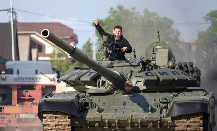 News Themen der Woche KW20 News Bilder des Tages RUSSIA, GROZNY - MAY 17, 2023: Head of Chechnya Ramzan Kadyrov takes a ride on an upgraded T-72 tank. Video screen grab. Best quality available. Head of Chechen Republic TASS  59144621