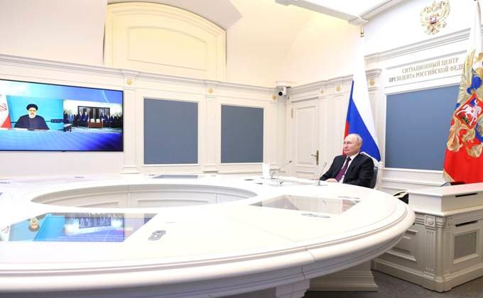 News Themen der Woche KW20 News Bilder des Tages May 17, 2023, Moscow, Moscow Oblast, Russia: Russian President Vladimir Putin takes part in a virtual signing ceremony with Iranian President Ebrahim Raisi, for the construction of the Rasht-Astara railway by video link from the Kremlin, May 17, 2023 in Moscow, Russia. Moscow Russia - ZUMAp138 20230517_zaa_p138_002 Copyright: xMikhailxKlimentyev KremlinxPoolx