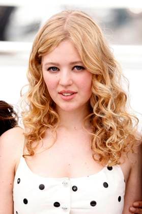 Pauline Pollmann beim Photocall zum Kinofilm Jeanne du Barry auf dem Festival de Cannes 2023 76. Internationale Filmfestspiele von Cannes am Palais des Festivals. Cannes, 17.05.2023