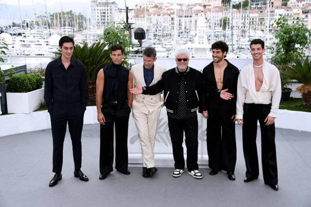 Entertainment Bilder des Tages 76th Cannes Film Festival 2023, Photocall film Strange way of life. Pictured: Pedro Almodovar, Ethan Hawke, Manuel Rios, Jason Fernandez, JosÃ Condessa, George Steane  Copyright: xAlbertoxTerenghi PoolxPhotoxEvenx xPoolxPhotoxEventsx01x IPA_IPA37996487