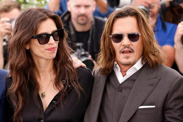 Maiwenn und Johnny Depp beim Photocall zum Kinofilm Jeanne du Barry auf dem Festival de Cannes 2023 76. Internationale Filmfestspiele von Cannes am Palais des Festivals. Cannes, 17.05.2023