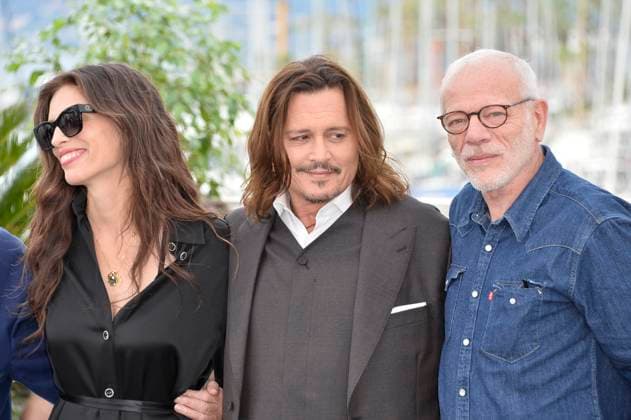 MaÃ¯wenn, Johnny Depp und Pierre Richard beim Photocall JEANNE DU BARRY Photocall 76. Filmfestspiele in Cannes 17.05.2023