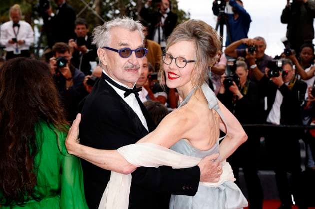 Entertainment Bilder des Tages Wim Wenders mit Ehefrau Donata Wenders bei der Premiere des Dokumentarfilms Anselm - Das Rauschen der Zeit auf dem Festival de Cannes 2023 76. Internationale Filmfestspiele von Cannes im Palais des Festivals. Cannes, 17.05.2023