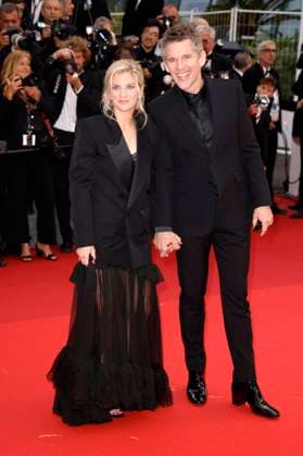 Ryan Shawhughes Hawke mit Ehemann Ethan Hawke bei der Premiere des Kinofilms Monster Kaibutsu auf dem Festival de Cannes 2023 76. Internationale Filmfestspiele von Cannes im Palais des Festivals. Cannes, 17.05.2023