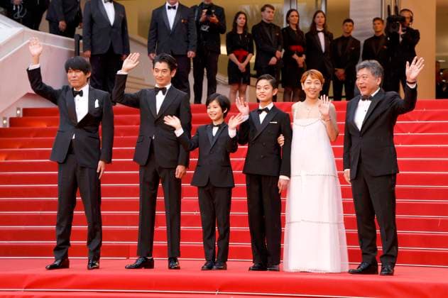 Yuji Sakamoto, Eita Nagayama, Kurokawa Soya, Hinata Hiiragi, Sakura Ando und Hirokazu Kore-eda bei der Premiere des Kinofilms Monster Kaibutsu auf dem Festival de Cannes 2023 76. Internationale Filmfestspiele von Cannes im Palais des Festivals. Cannes, 17.05.2023