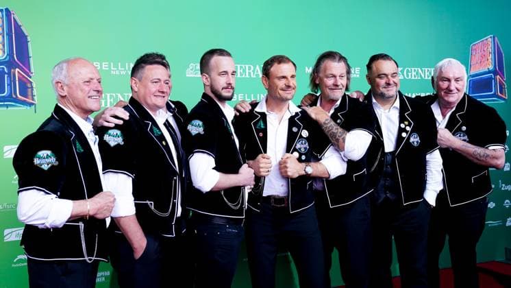 17.05.2023, Zug, Bossard Arena, SWISS MUSIC AWARDS, Männer-Chor Heimweh posieren für ein Foto auf dem roten Teppich Zug Bossard Arena Zug Switzerland Copyright: xJustPictures.ch DanielaxPorcellix
