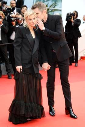 Ryan Shawhughes Hawke mit Ehemann Ethan Hawke bei der Premiere des Kinofilms Monster Kaibutsu auf dem Festival de Cannes 2023 76. Internationale Filmfestspiele von Cannes im Palais des Festivals. Cannes, 17.05.2023