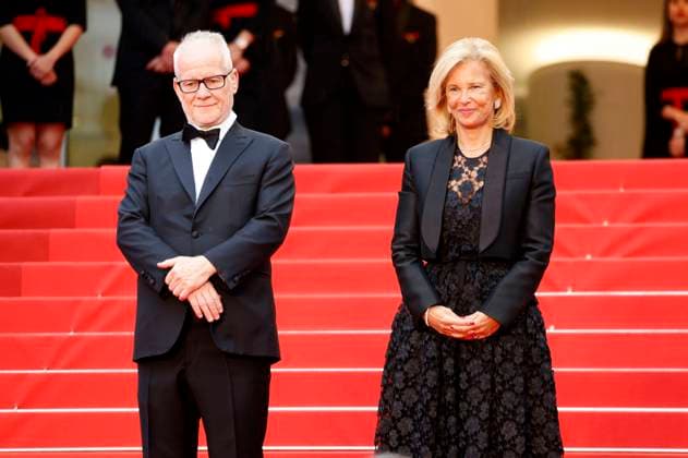 Thierry Fremaux und Iris Knobloch bei der Premiere des Kinofilms Monster Kaibutsu auf dem Festival de Cannes 2023 76. Internationale Filmfestspiele von Cannes im Palais des Festivals. Cannes, 17.05.2023