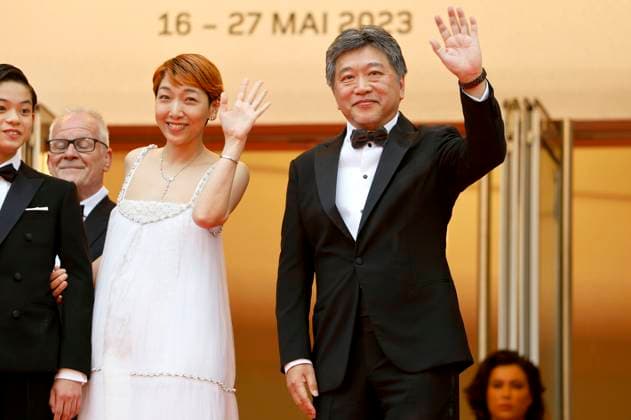 Sakura Ando und Hirokazu Kore-eda bei der Premiere des Kinofilms Monster Kaibutsu auf dem Festival de Cannes 2023 76. Internationale Filmfestspiele von Cannes im Palais des Festivals. Cannes, 17.05.2023